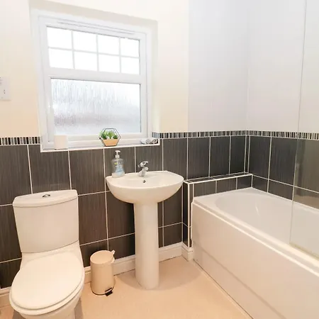 Linga House - 3 Bedrooms - Sleeps 5 *