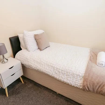 Linga House - 3 Bedrooms - Sleeps 5 דירה Frizington