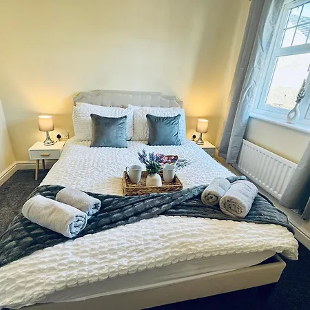 דירה Linga House - 3 Bedrooms - Sleeps 5 *