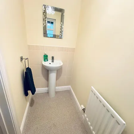 Linga House - 3 Bedrooms Apartment Frizington