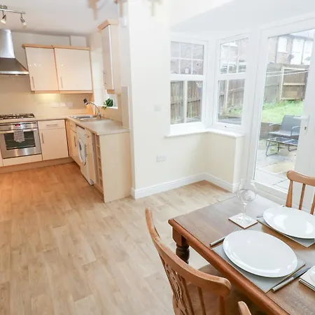 Linga House - 3 Bedrooms - Sleeps 5 *